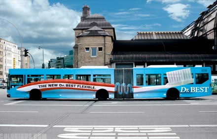 Креативни реклами автобуси 09